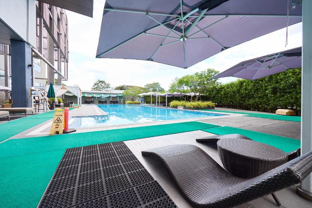 Midori Outdoor Infinity Pool & Garden